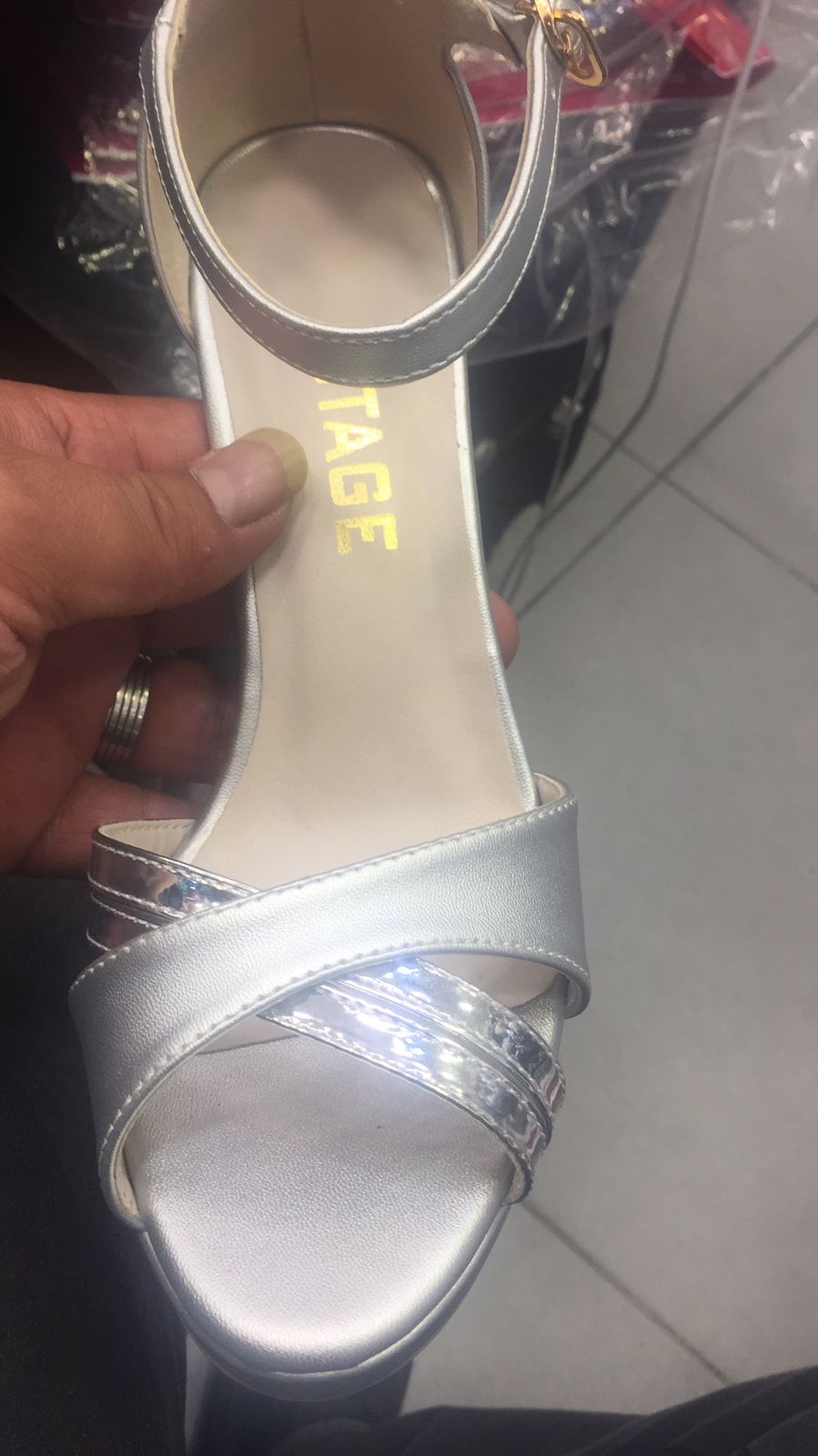 احذية نسائية من احدث الماركات العالمية وبصناعة اردنية وجودة تضاهي العالمية