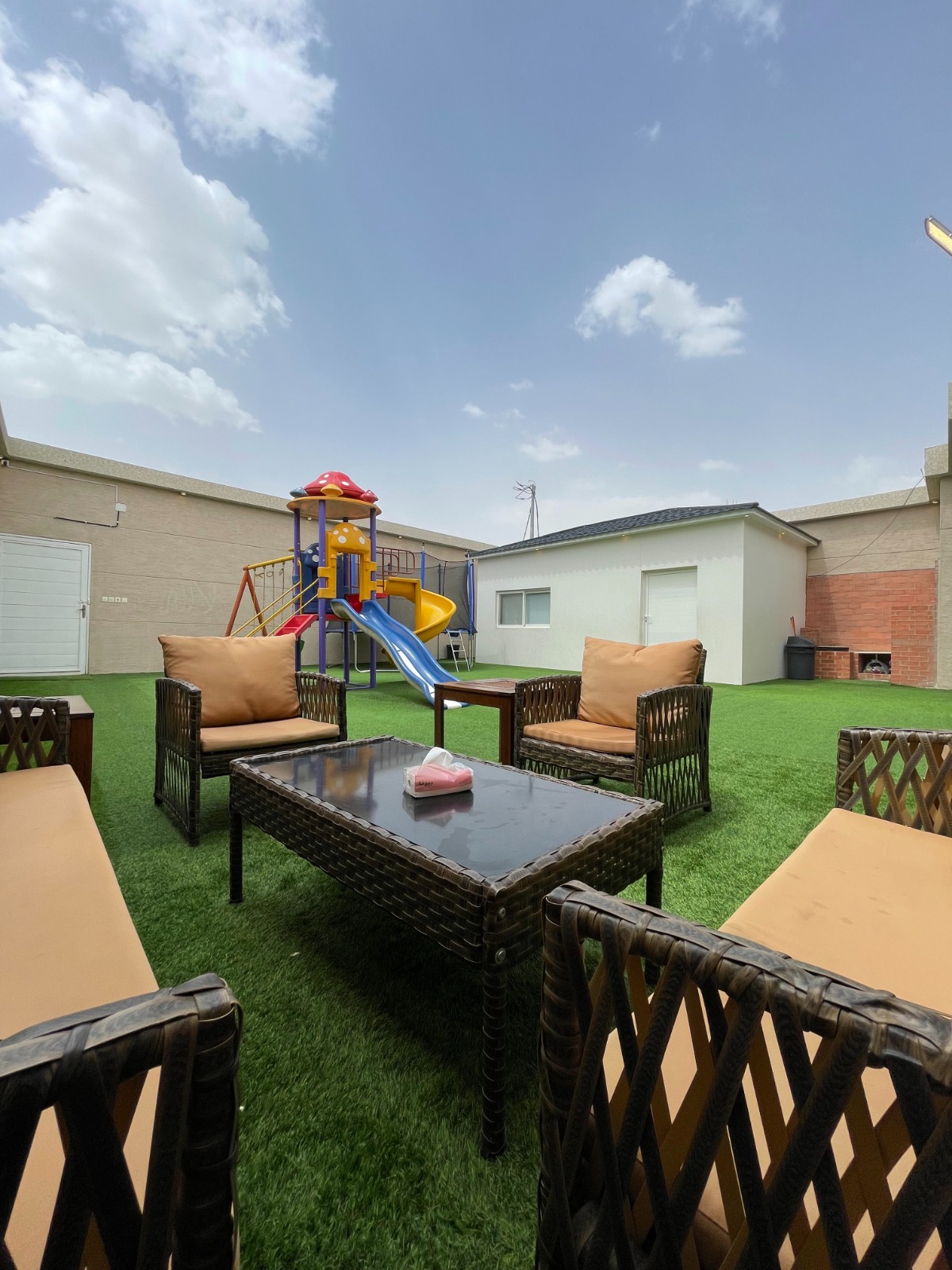 للتواصل واتساب